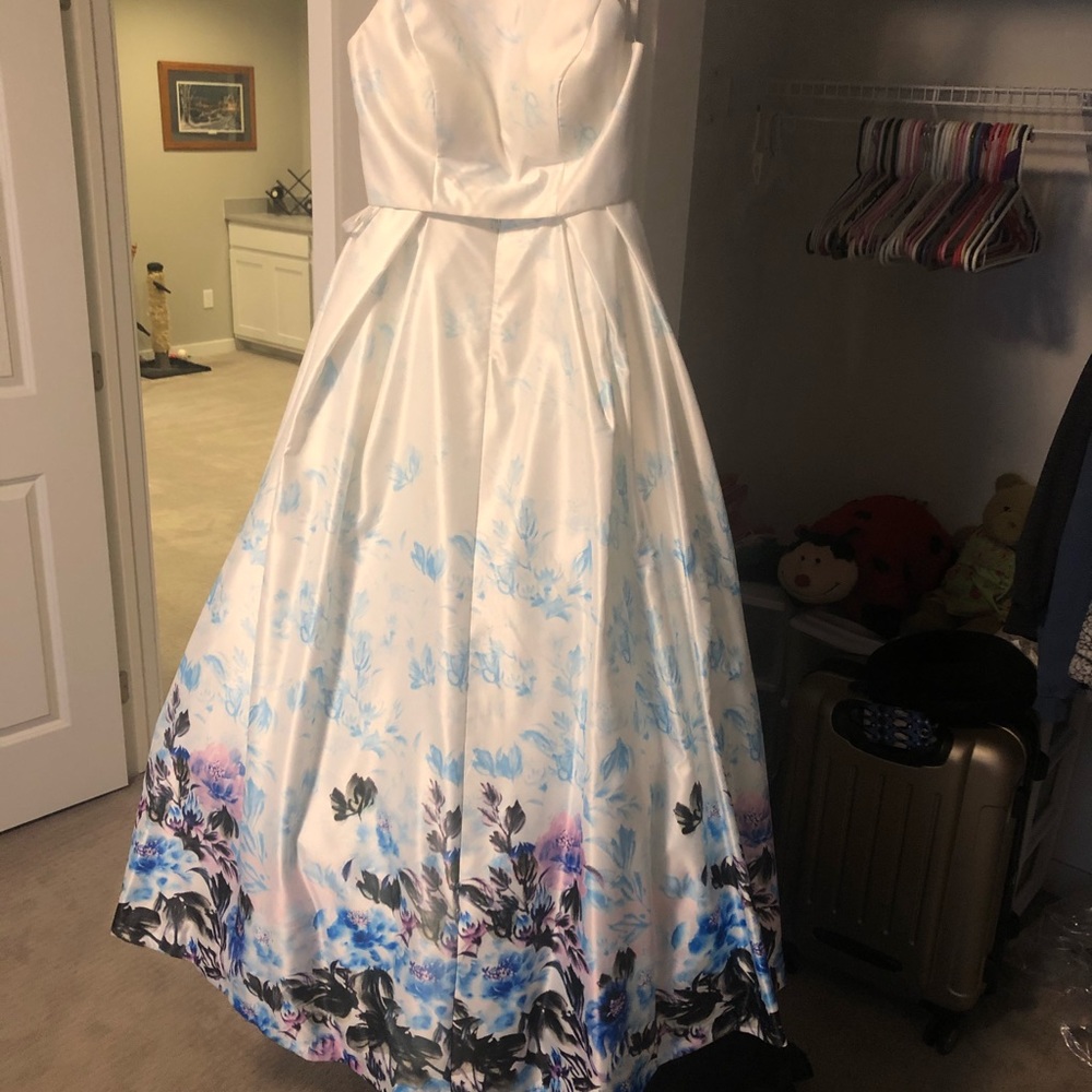 White Floral 2-piece Prom Dress